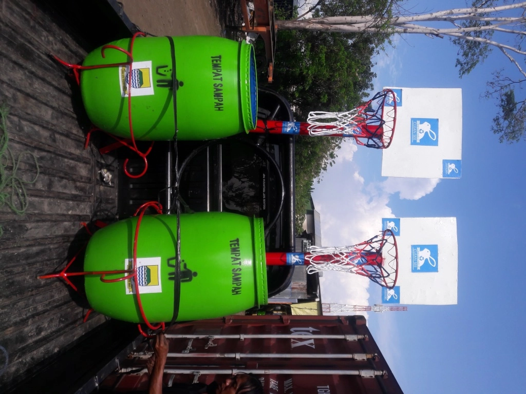 Tong sampah unik basket